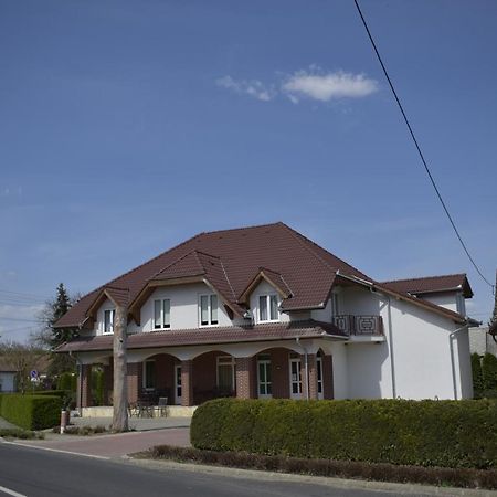 Fonix Apartmanhaz Nagypali Exterior photo