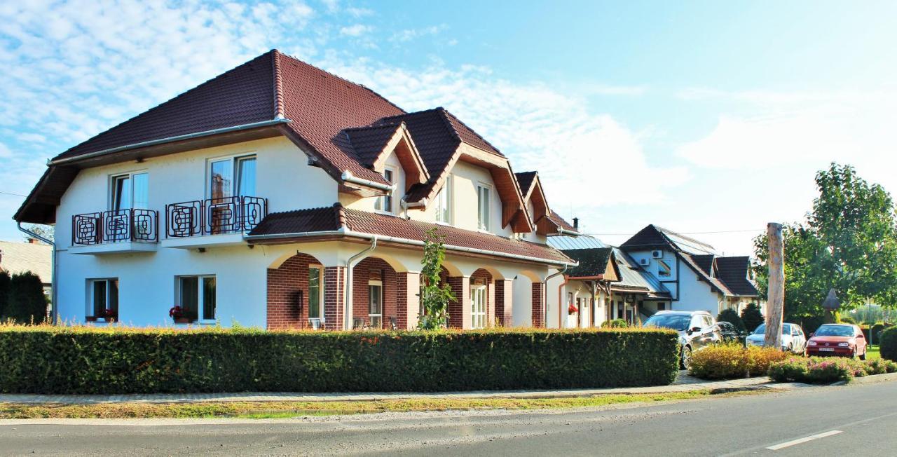 Fonix Apartmanhaz Nagypali Exterior photo
