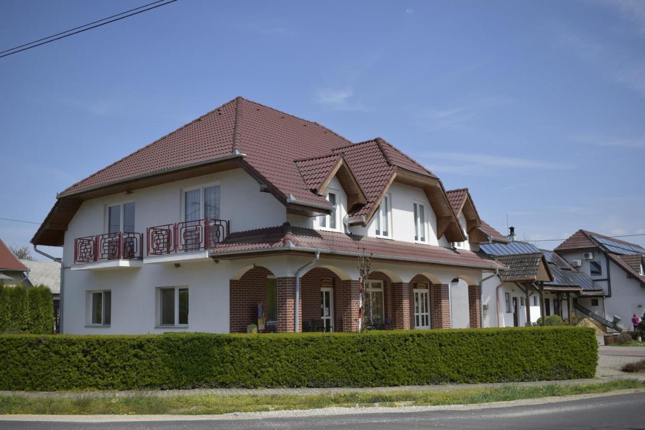 Fonix Apartmanhaz Nagypali Exterior photo