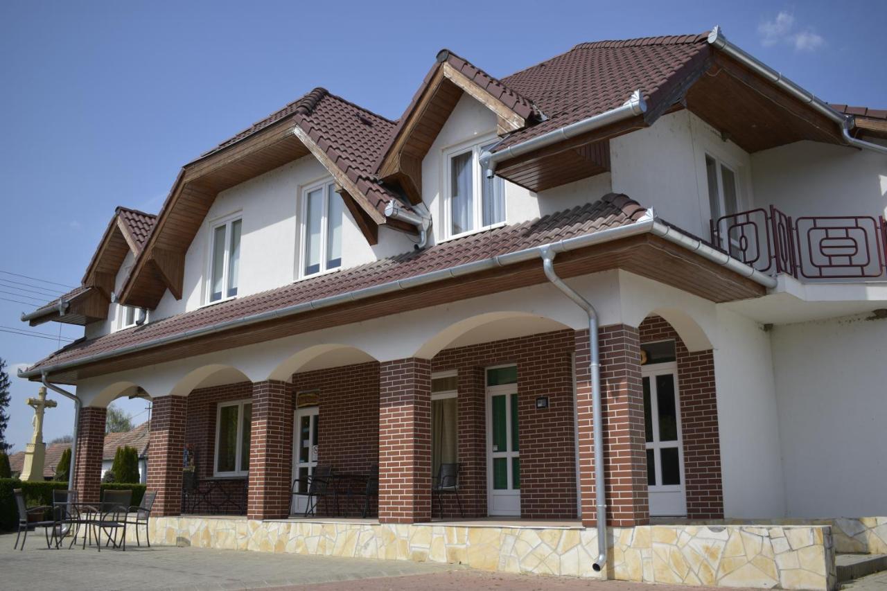 Fonix Apartmanhaz Nagypali Exterior photo
